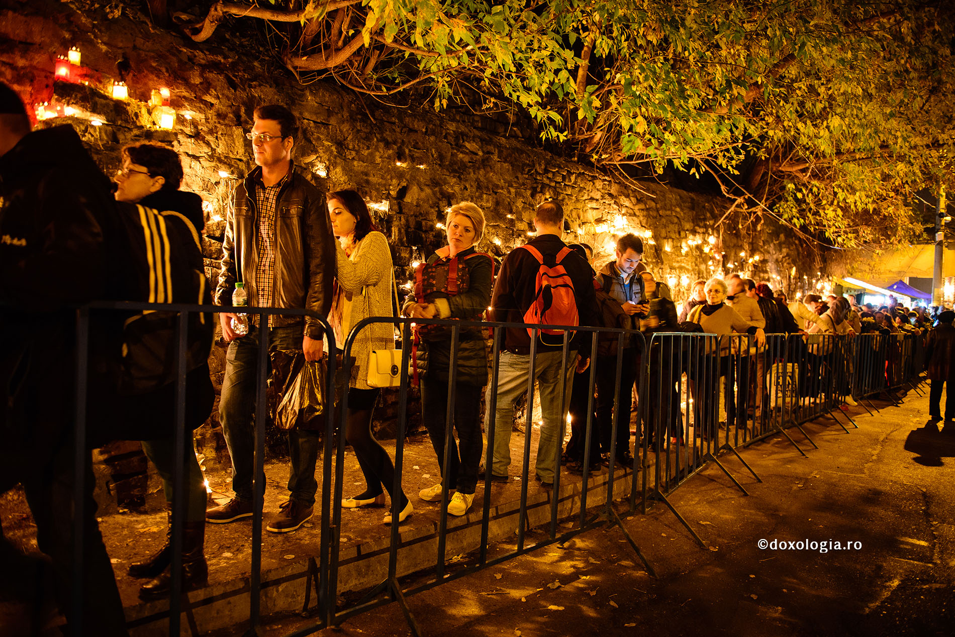 Patience, prayer, joy - pilgrims who wait to venerate the relics